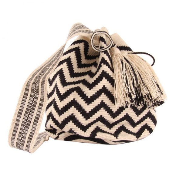 CHILA Wayuu Tribe Striped Tassel Bucket Bag - Picture 2 of 3